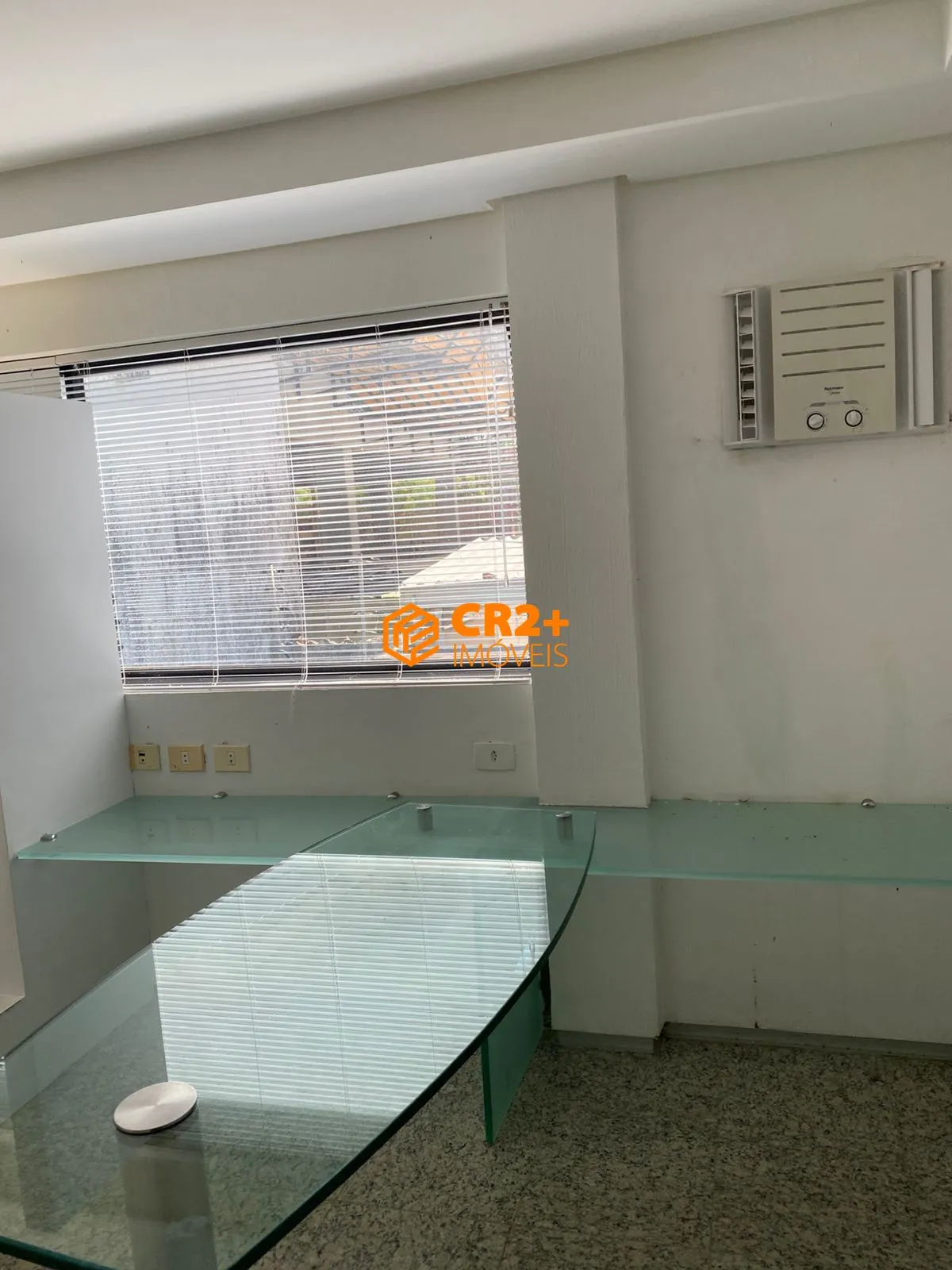 Imagem Oportunidade! Ampla Sala Comercial na Ilha do Leite - 250m²