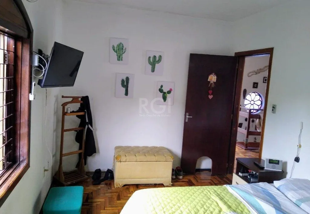 Imagem Casa para Venda - 240m², 3 dormitórios, 3 vagas - Teresópolis