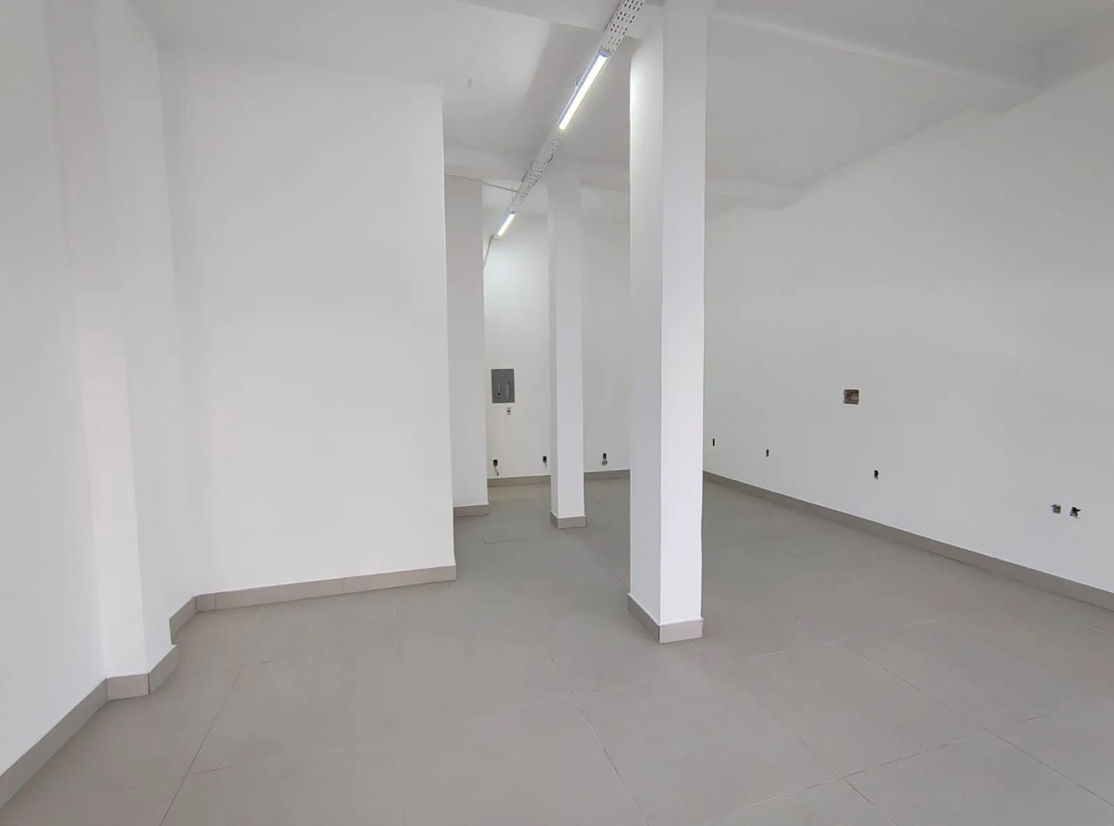 Imagem Vende-se loja com 100 m² - Floresta