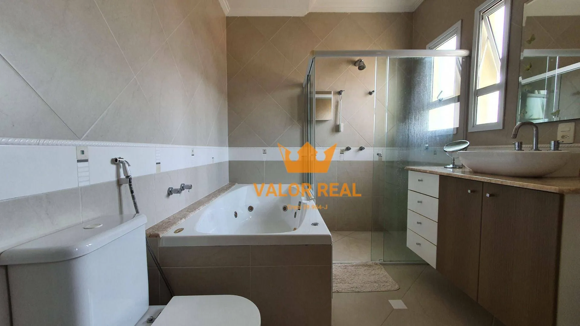 Imagem Casa Condominio na Malota Super oferta - 394 m2 AC, 5 dorm, Escrit. 10 vagas.