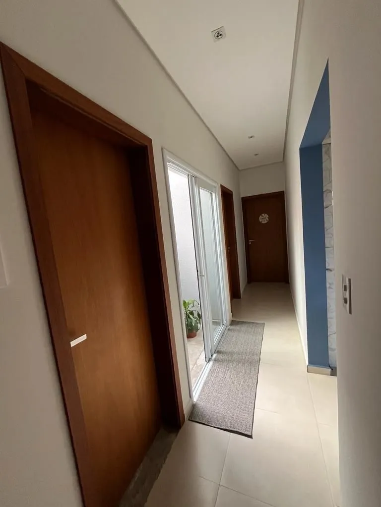 Imagem Residência Exclusiva no Condomínio Horto Florestal 1 com Design Moderno e Aconchegante