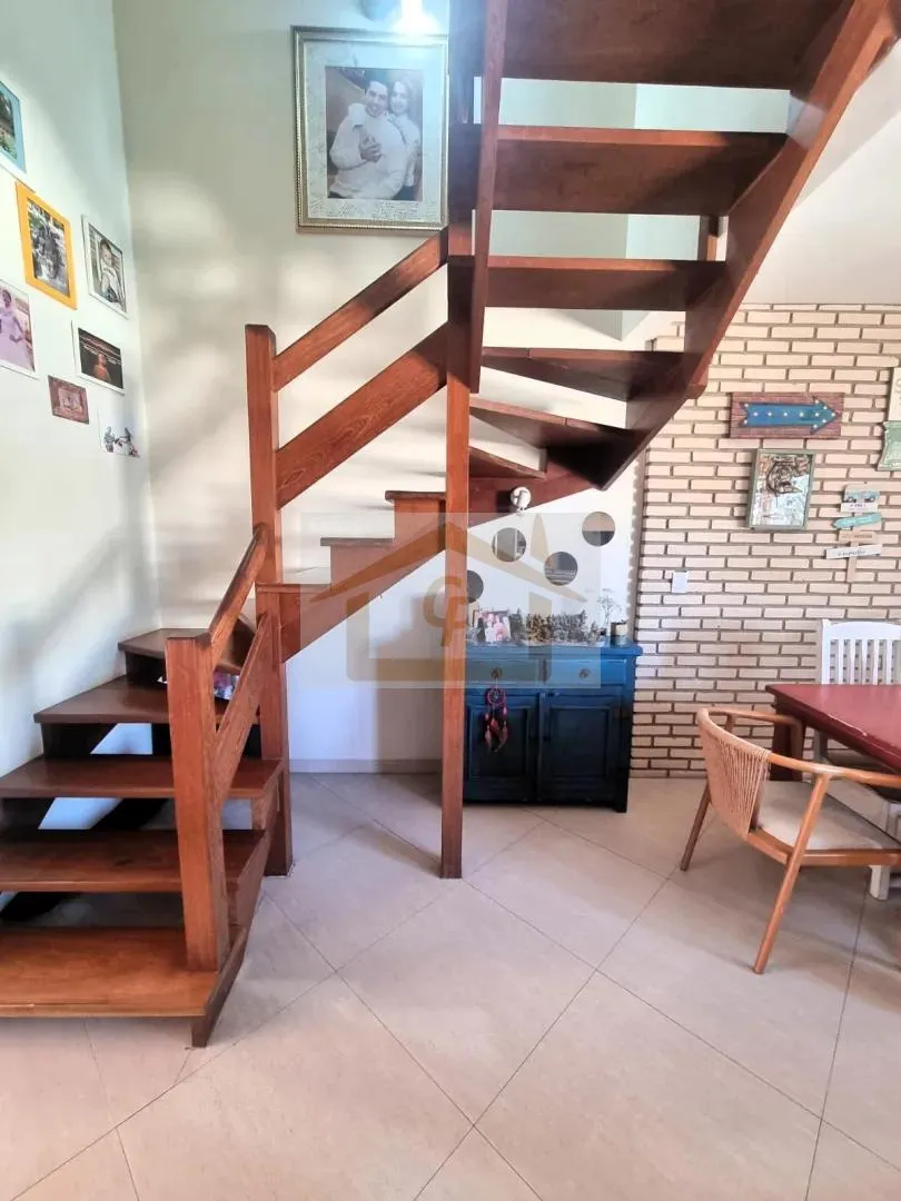 Imagem Casa com 3 Quartos, Quintal e 3 Vagas