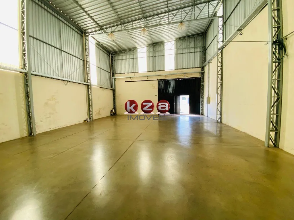 Imagem Galpão Comercial para Locação em Vinhedo-SP - Jardim São Lucas: 1 Sala, 3 Banheiros, 3 Vagas de Garagem, 200m² de Área.