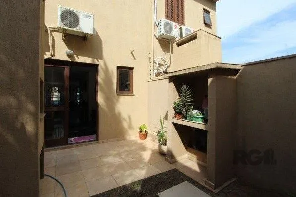 Imagem Casa para Venda - 180m², 3 dormitórios, sendo 3 suites, 3 vagas - Hípica