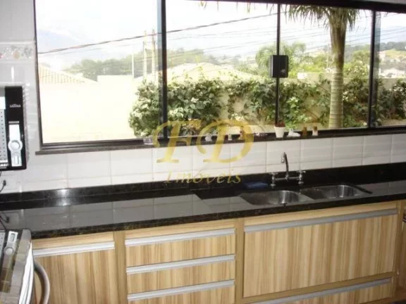 Imagem Casa com Piscina a Venda em Atibaia