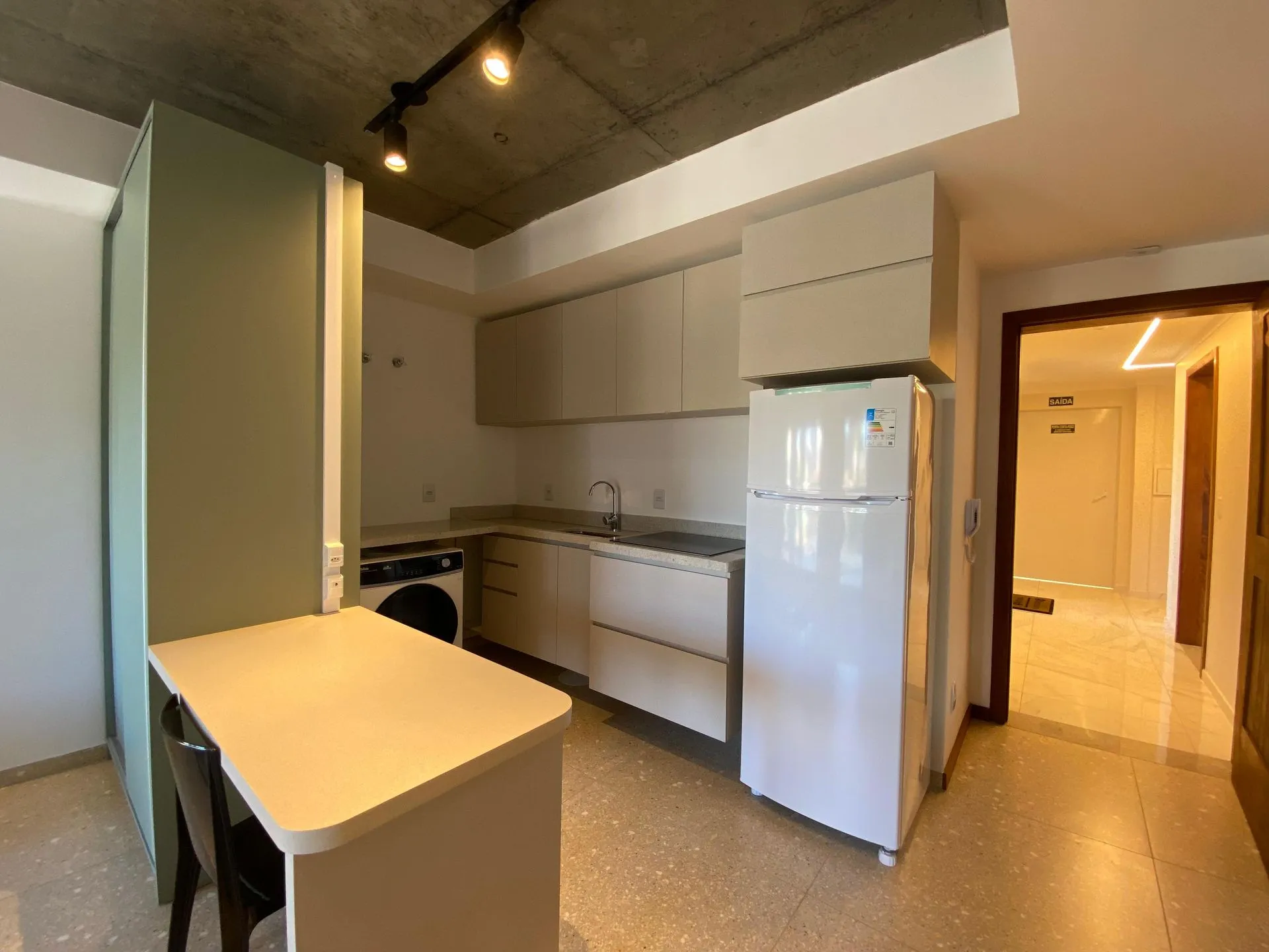Imagem Studio à venda em Torres, Centro, com 1 quarto, 45.95m2