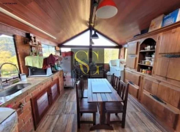 Imagem Casa para Venda em Teresópolis, Albuquerque, 3 dormitórios, 1 suíte, 3 banheiros, 1 vaga