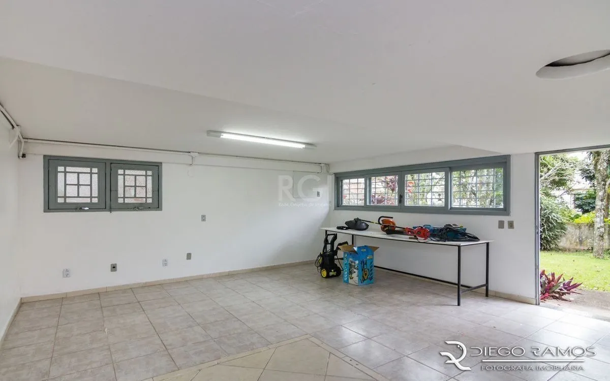 Imagem Venda de casa residencial 25,00m x 80,00m- Menino Deus. 4 vagas, 4 dormitórios, sendo 1 suíte, 1 varanda, lareira e churrasqueira.