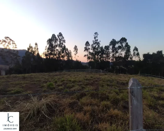 Imagem Lindas chácaras à venda , próximo a São Lourenço MG, acesso pela rodovia, a poucos metros do asfalto.