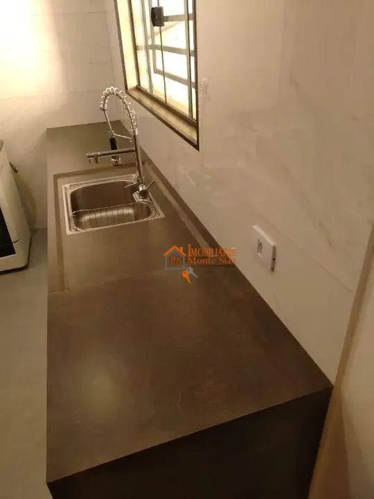 Imagem Casa com 4 dormitórios à venda, 220 m² por R$ 990.000,00 - Jardim São Roberto - Guarulhos/SP