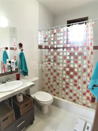 Imagem Esta encantadora casa localizada em Sousas, uma das áreas mais aprazíveis de Campinas, tem tudo qu...