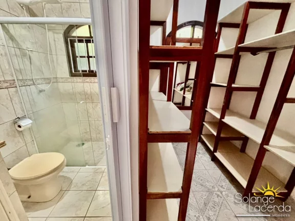 Imagem Bela Casa - Rica em Madeira - 6 Dormitórios - Escritura Definitiva - Residencial ou Comercial - Confira!