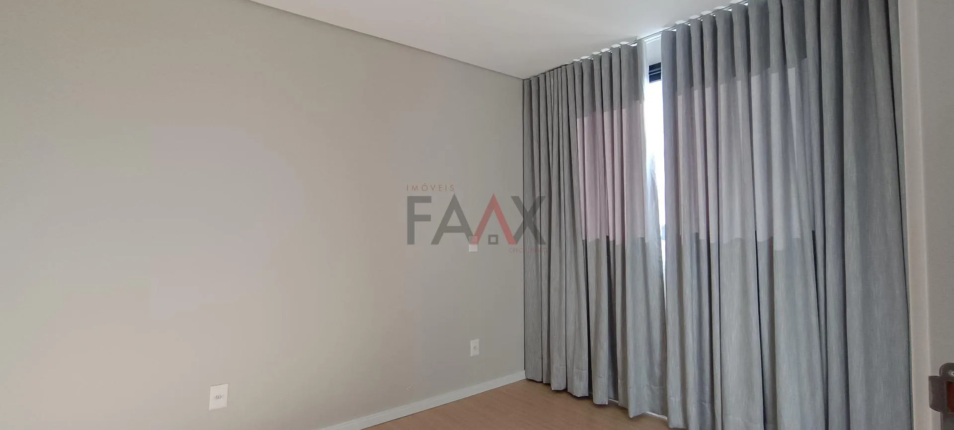 Imagem Apartamento à venda no Centro com 2 suítes mais vaga de garagem coberta