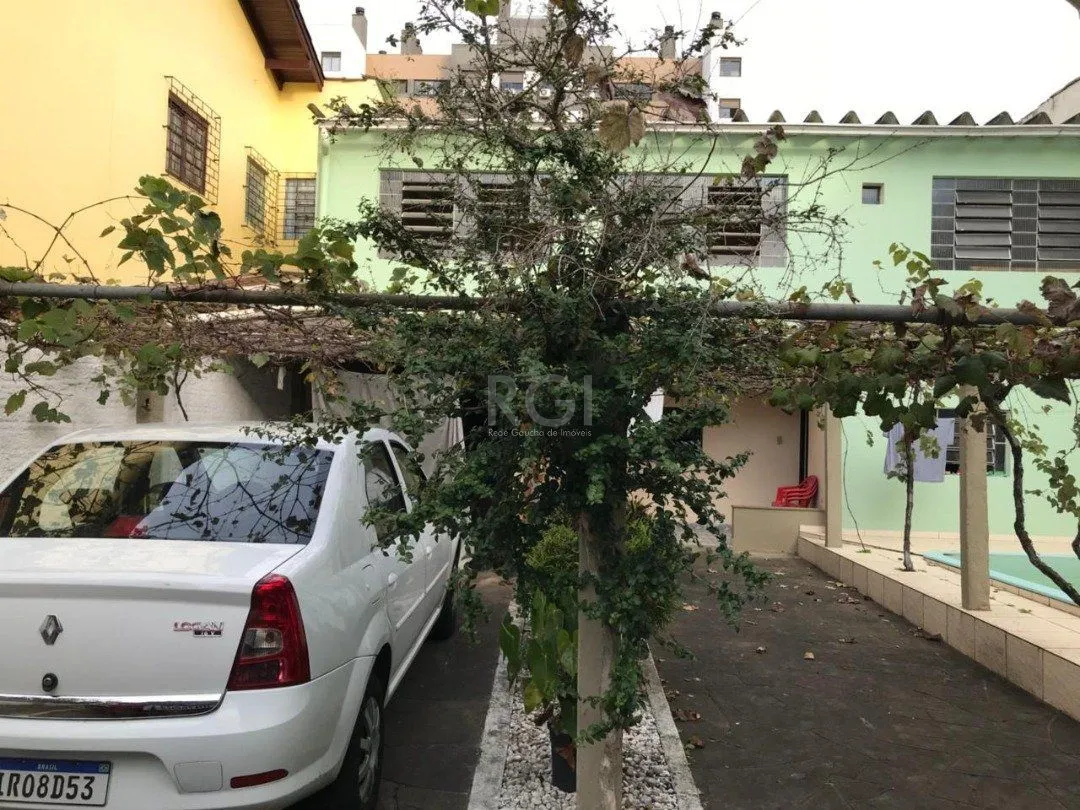 Imagem Casa residencial/comercial, com 350m² privativos, 4 quartos, 5 vagas de garagem - Bairro Tristeza