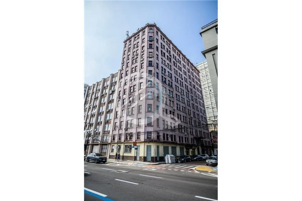 Tenho uma ótima sala comercial disponível para você no centro histórico da cidade. A sala possui...