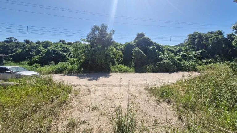Imagem Terreno Único com Vista Deslumbrante para a Lagoa e Montanhas!