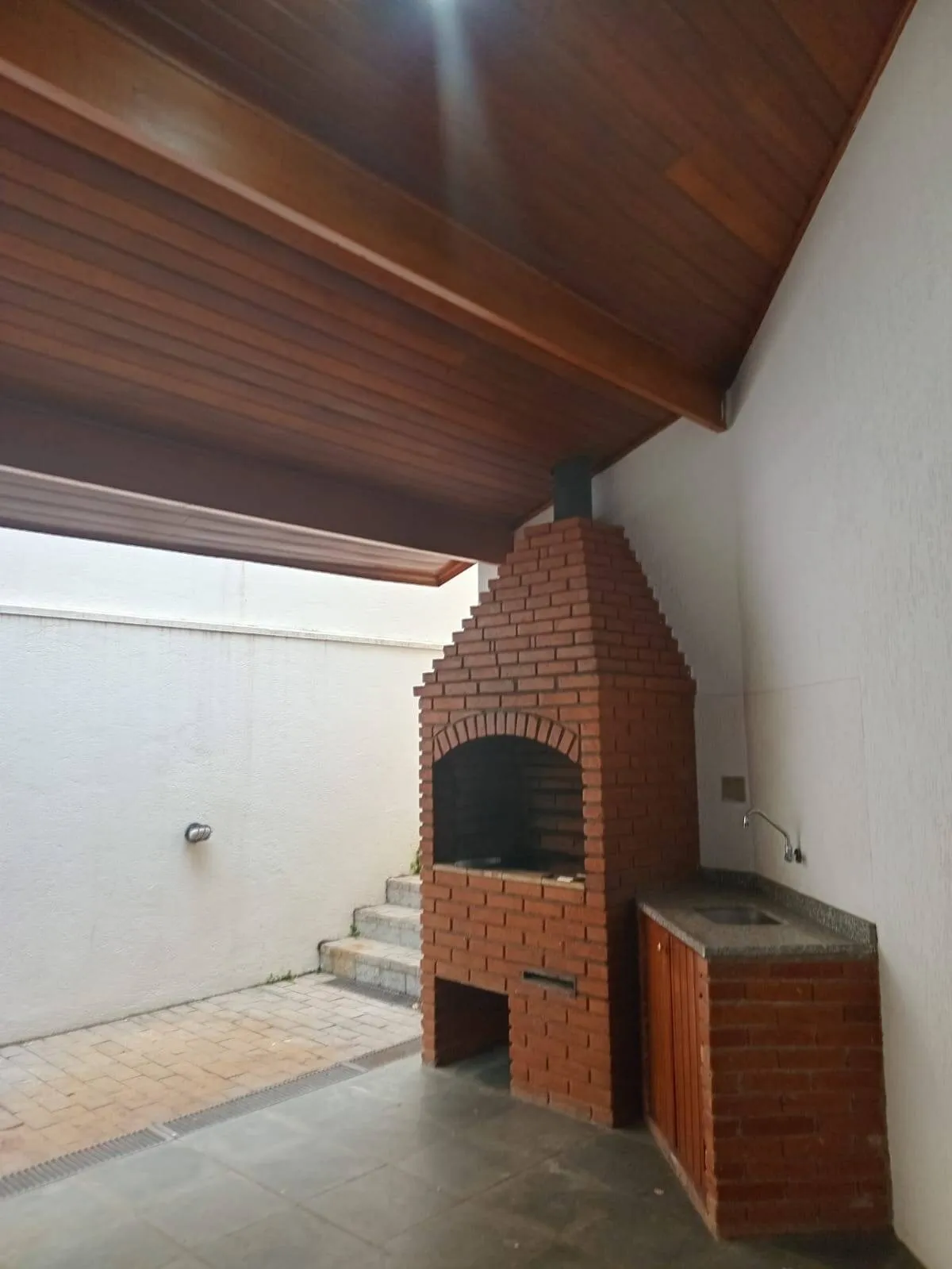 Imagem Espaçosa Casa à Venda em Alphaville 6 com 3 Suítes e Lazer Completo