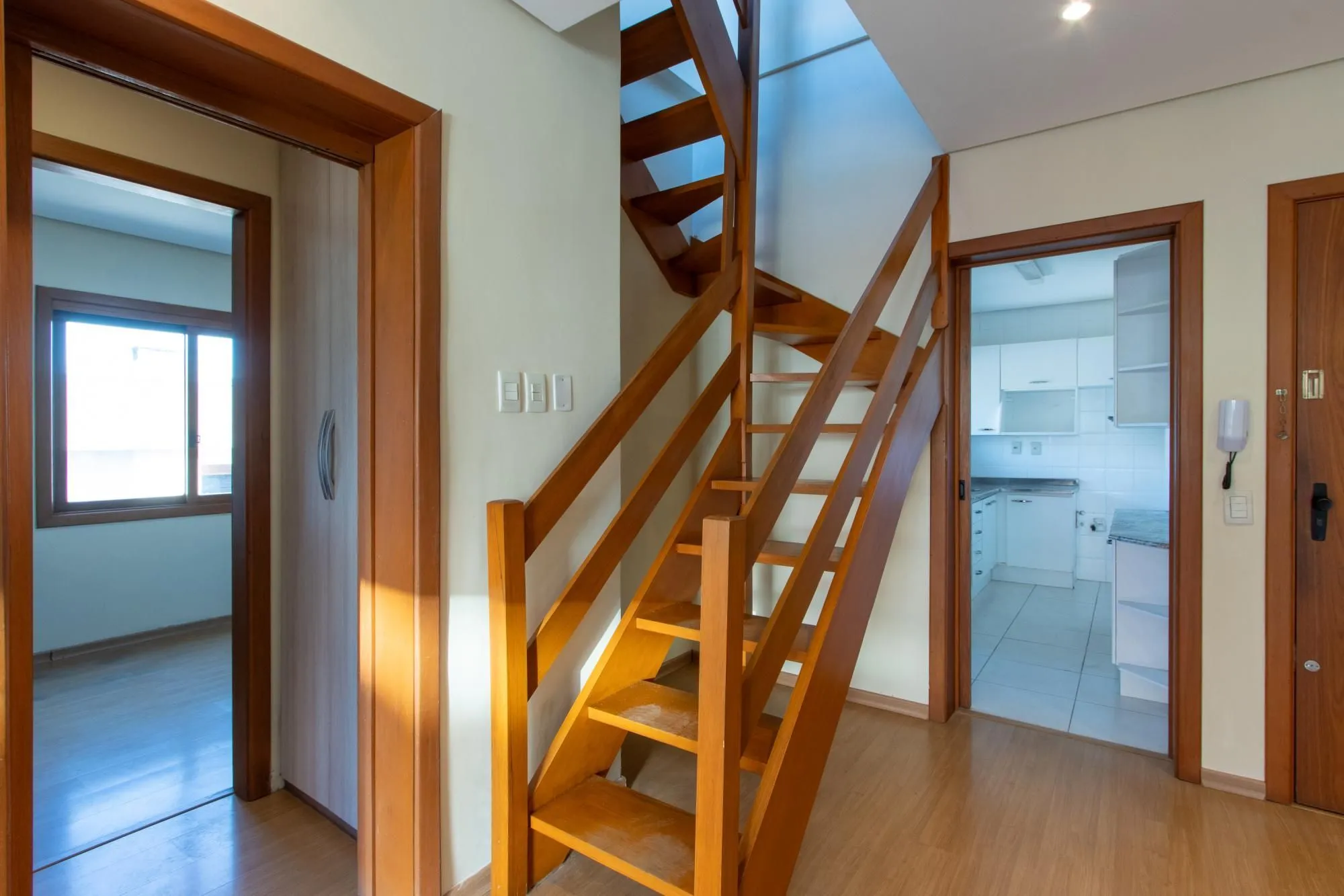Imagem COBERTURA 2 QUARTOS, 2 VAGAS INDIVIDUAIS ESCRITURADAS, ELEVADOR - BAIRRO SANTO ANTONIO