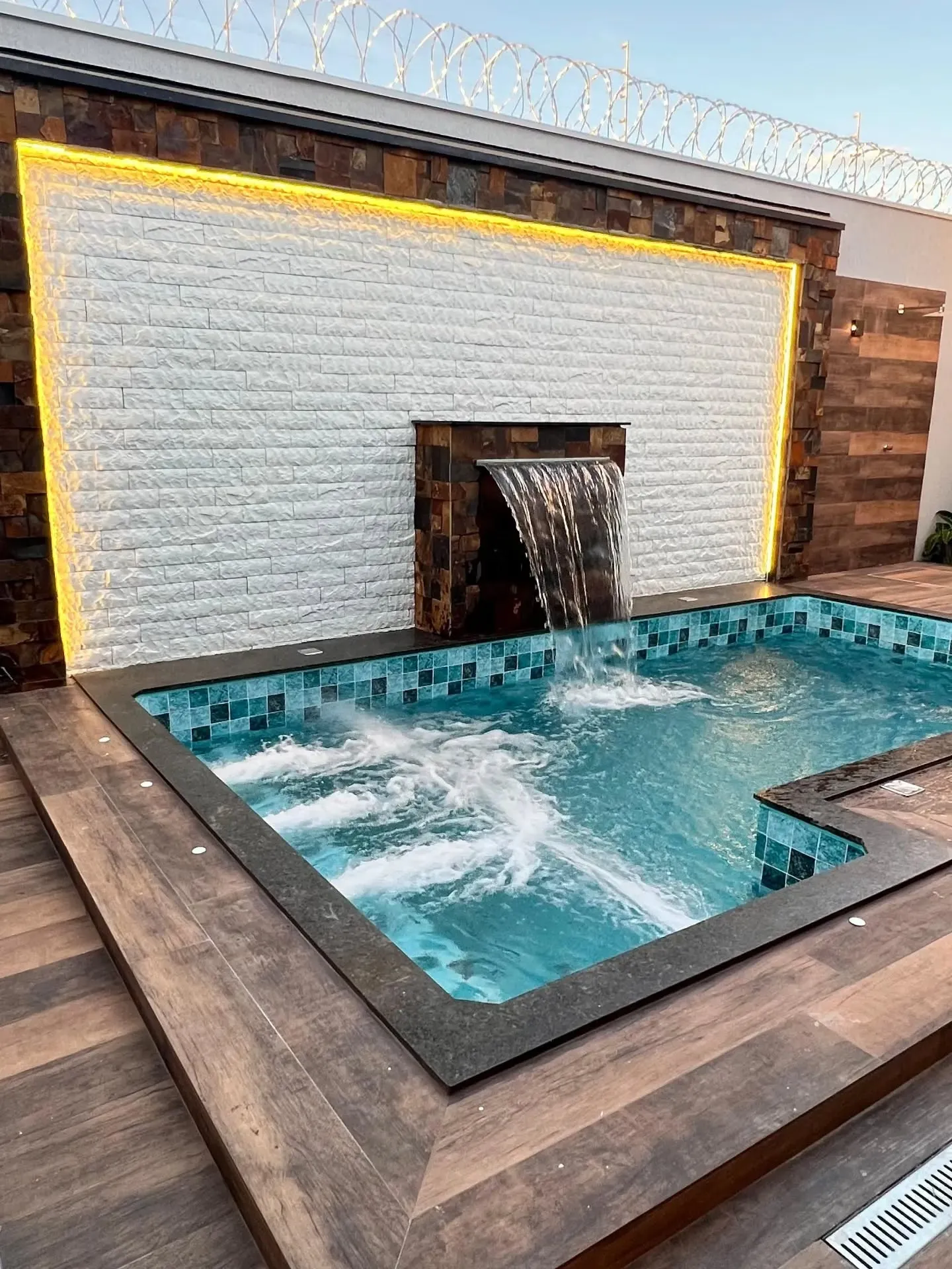 Imagem Casa Sozinha No Lote No Faicalville Com Lazer Completo