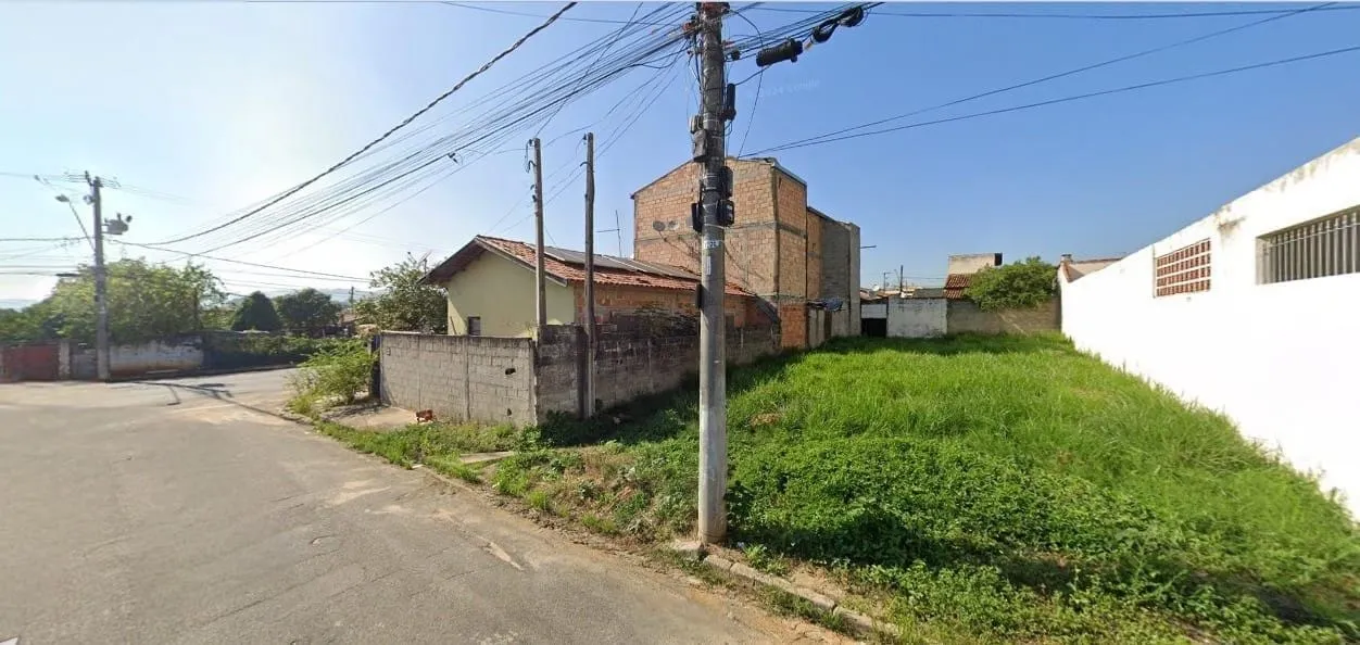 Imagem Terreno Residencial de 250 m² com Possibilidade de Desmembramento em Dois Lotes de 125 m², Topografia Plana e Fácil Acesso
