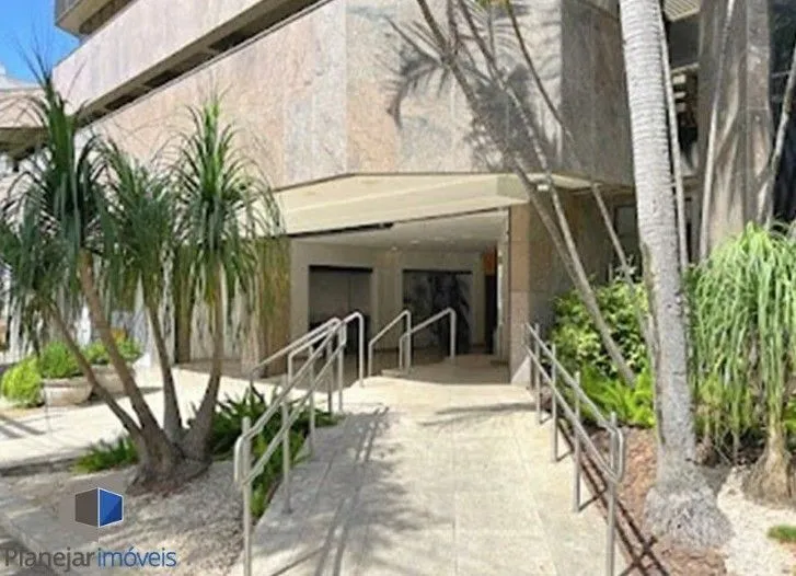 Imagem Oportunidade de Investimento. Sala Comercial para venda já locada no bairro Moinhos de Vento. Invista com segurança e rentabilidade imediata.