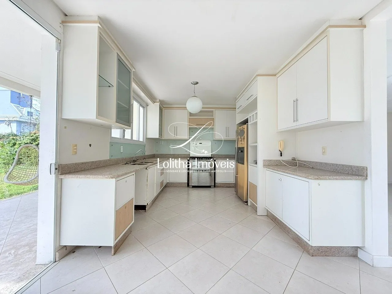 Imagem CASA COM 3 SUÍTES À VENDA EM JURERÊ - FLORIANÓPOLIS/SC
