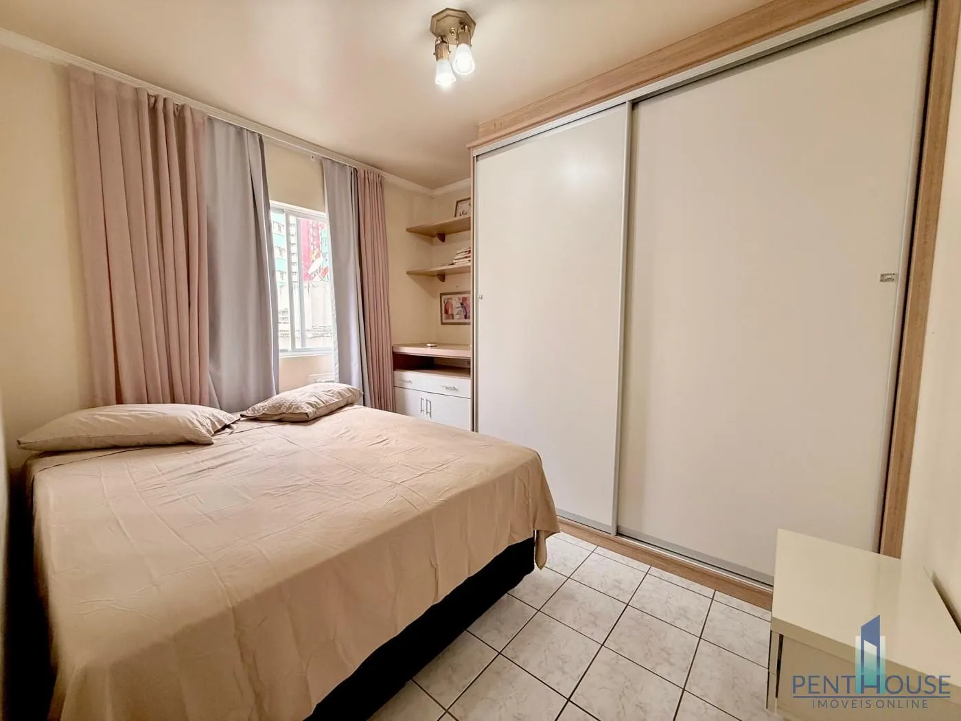 Imagem Apartamento Zona Central para Venda em Balneário Camboriú, CENTRO, 2 dormitórios, 1 suíte, 2 banheiros, 1 vaga