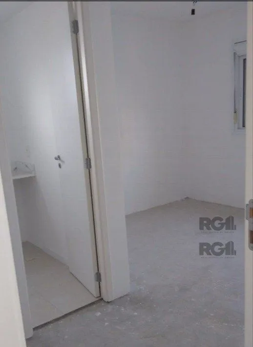 Imagem Apartamento com 75m² privativos, 3 dormitórios sendo 1 suíte, living dois ambientes, imóvel arejado e iluminado.