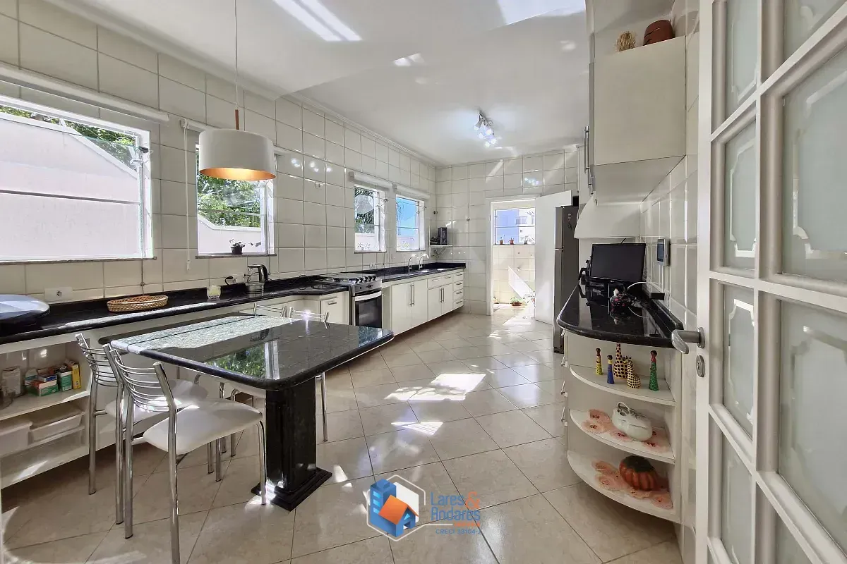 Imagem Sobrado para venda em Tucuruvi com 3 quartos, sendo 3 suítes, 234m²