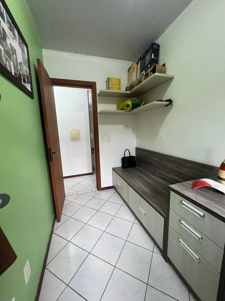 Imagem Impecável Casa Mobiliada com 3 Dormitórios localizada no loteamento Moradas do sul