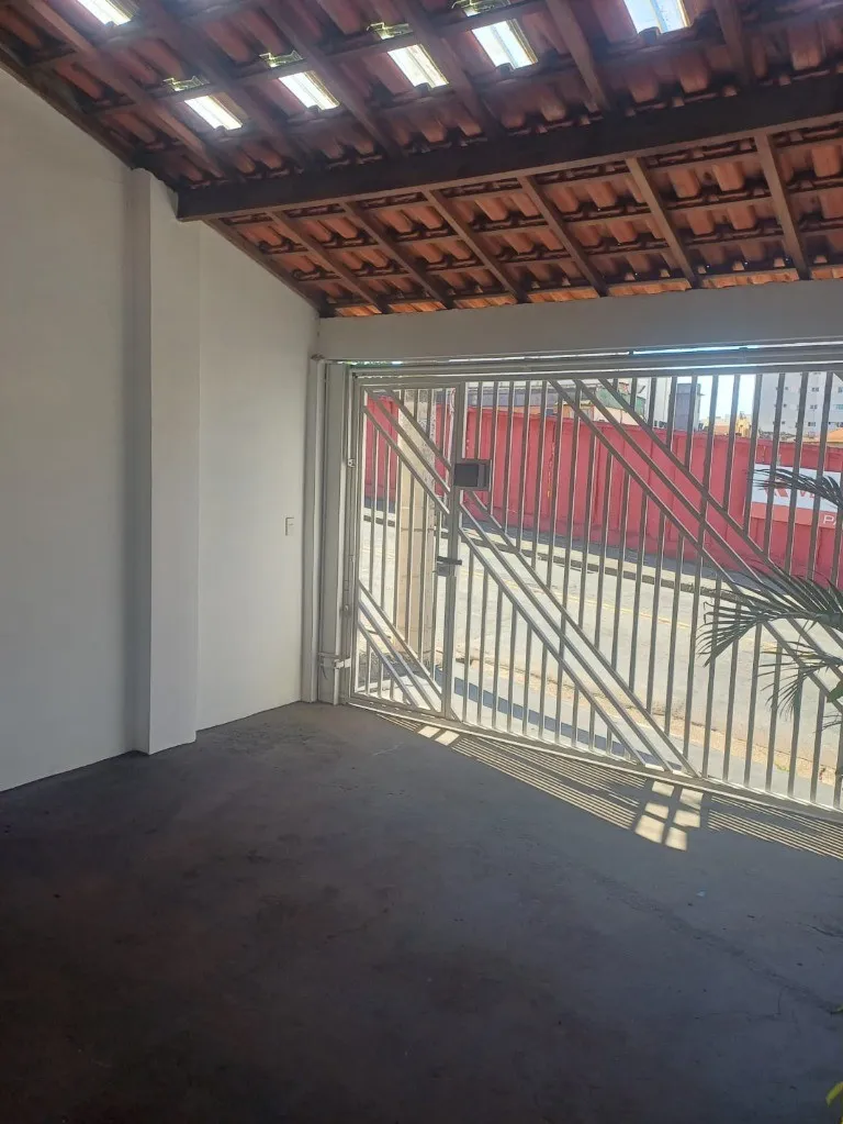 Imagem Casa à venda em Santo André-SP, bairro Santa Maria: 3 quartos, 1 suíte, 2 banheiros, 2 vagas, 136m². Venha conferir!