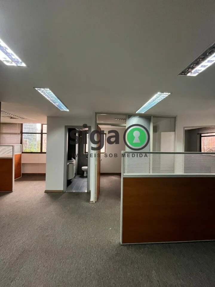 Imagem Sala Comercial e 3 banheiros para Alugar, 133 m² por R$ 8.500/Mês