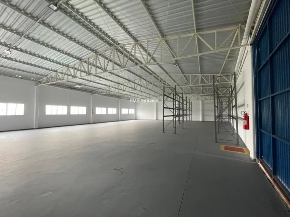 Imagem Galpão com 650m2 para locação em Barueri - SP.