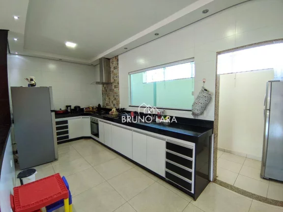 Imagem Casa com 3 dormitórios à venda, 300 m², Juscelino Kubitschek - Igarapé/MG