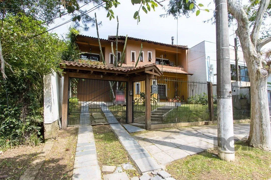 Imagem Casa para Venda - 300m², 3 dormitórios, sendo 1 suites, 4 vagas - Nonoai