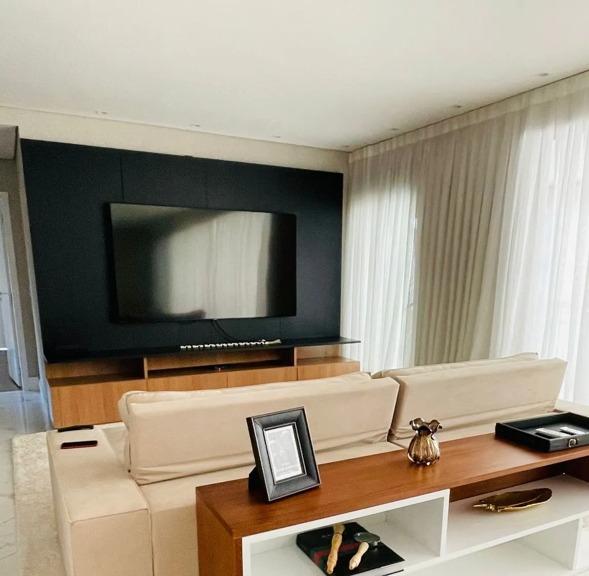 Foto do imóvel Apartamento para locação em São Paulo-SP, Green Valley Alphaville: 3 suítes, 2 salas, 4 banheiros, 4 vagas, 228m². Aproveite! em Green Valley Alphaville, Sâo Paulo - SP
