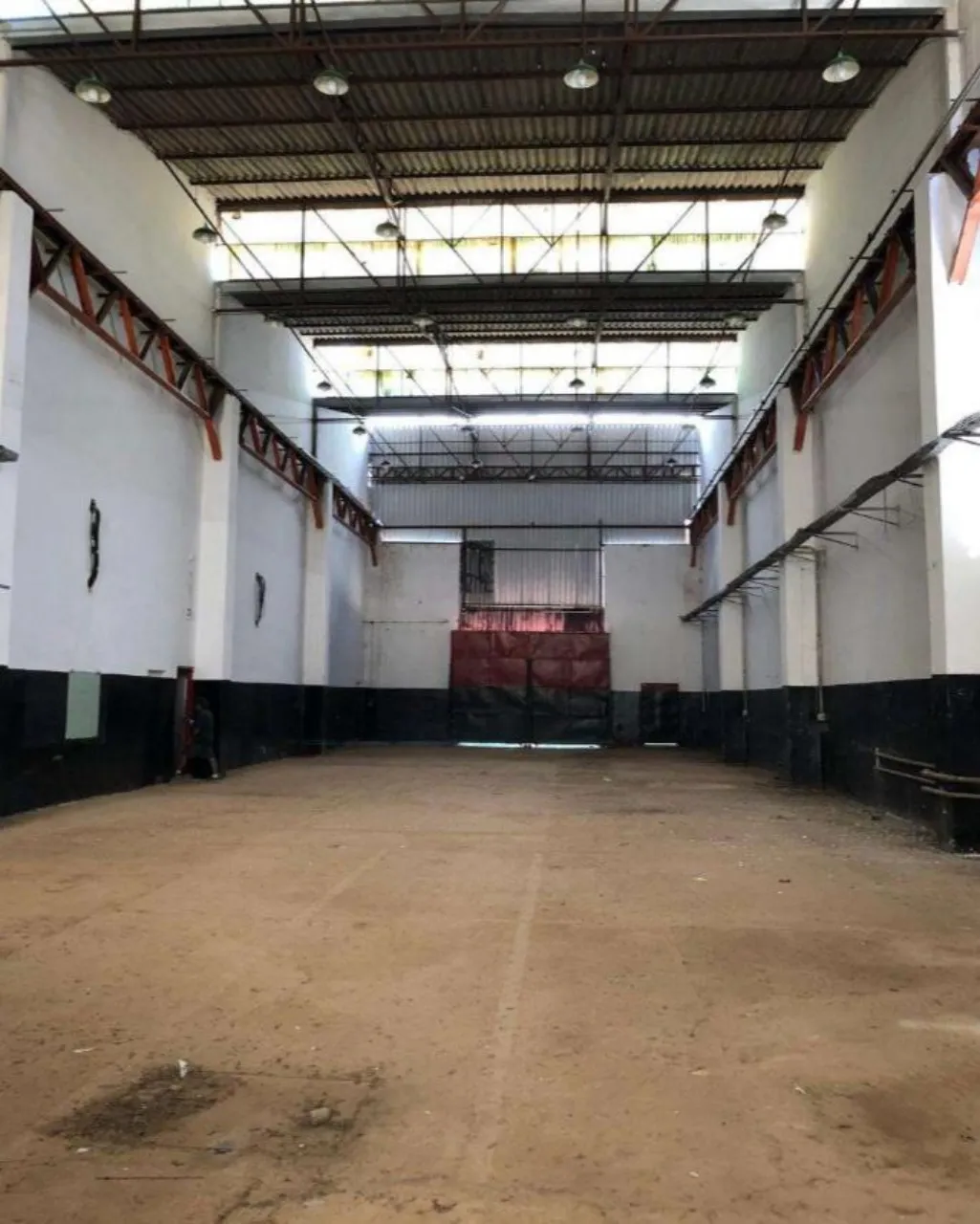 Imagem Galpão Industrial para Locação em Mairinque-SP, Bairro Mairinque: 1 Sala, 4 Banheiros, 2.000m² de Área.