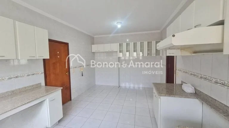 Imagem Casa em condomínio com 430 m² e 4 quartos