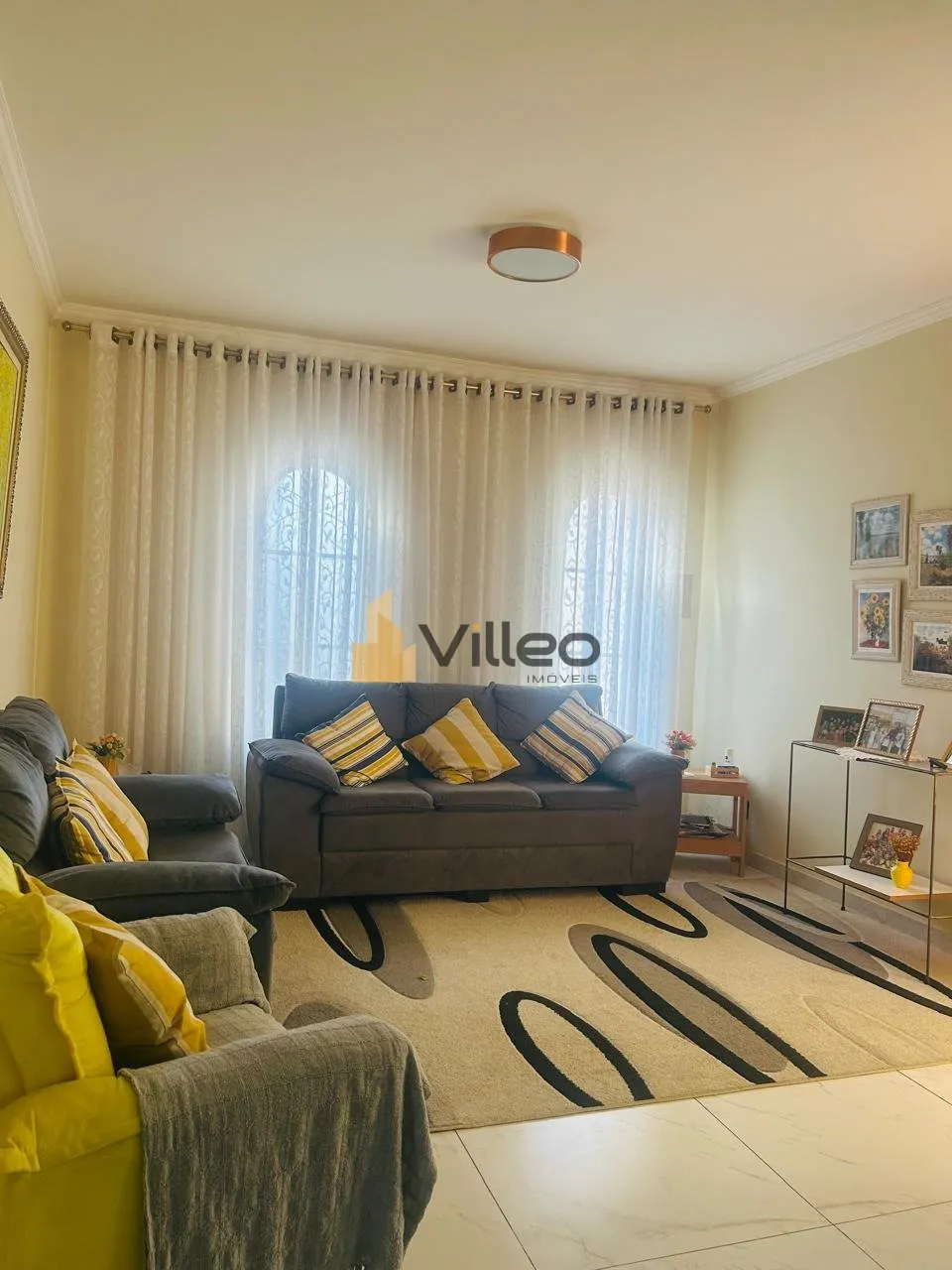 Foto do imóvel Descubra o conforto de viver em uma casa espaçosa e bem localizada! Construída em 2013, esta linda...