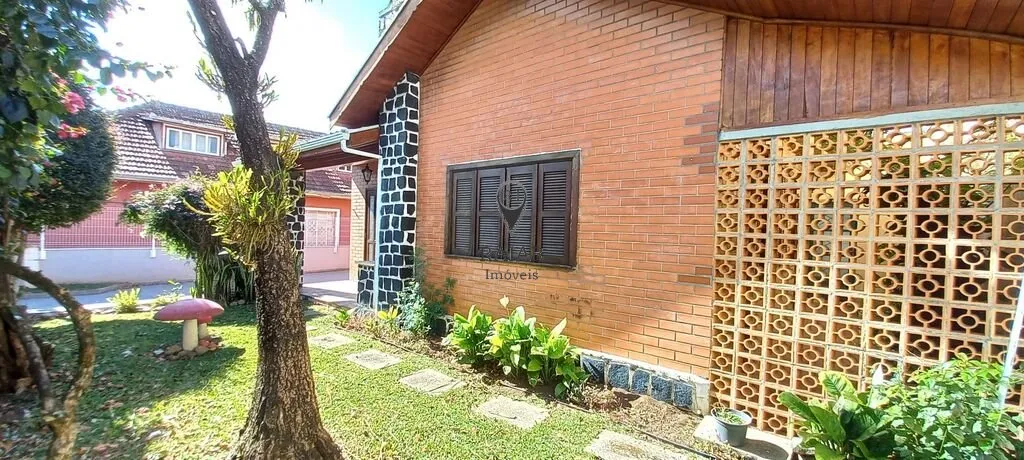 Imagem Casa Residencial/Comercial zoneamento ZR-3, no bairro Rebouças para Venda em Curitiba. CASA localiz...