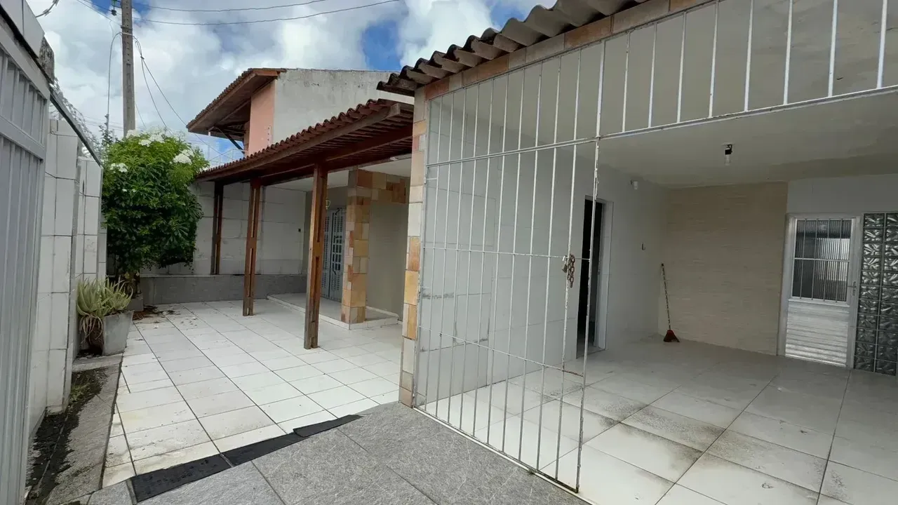 Foto do imóvel Casa com 4 Quartos à Venda, 300 m² em Rua Hugo Jobim, 223 - Pitanguinha, Maceió - AL