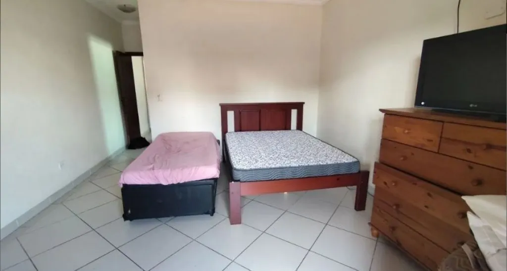 Imagem CASA COM 220,00 m² - GUILHERMINA - PRAIA GRANDE SP