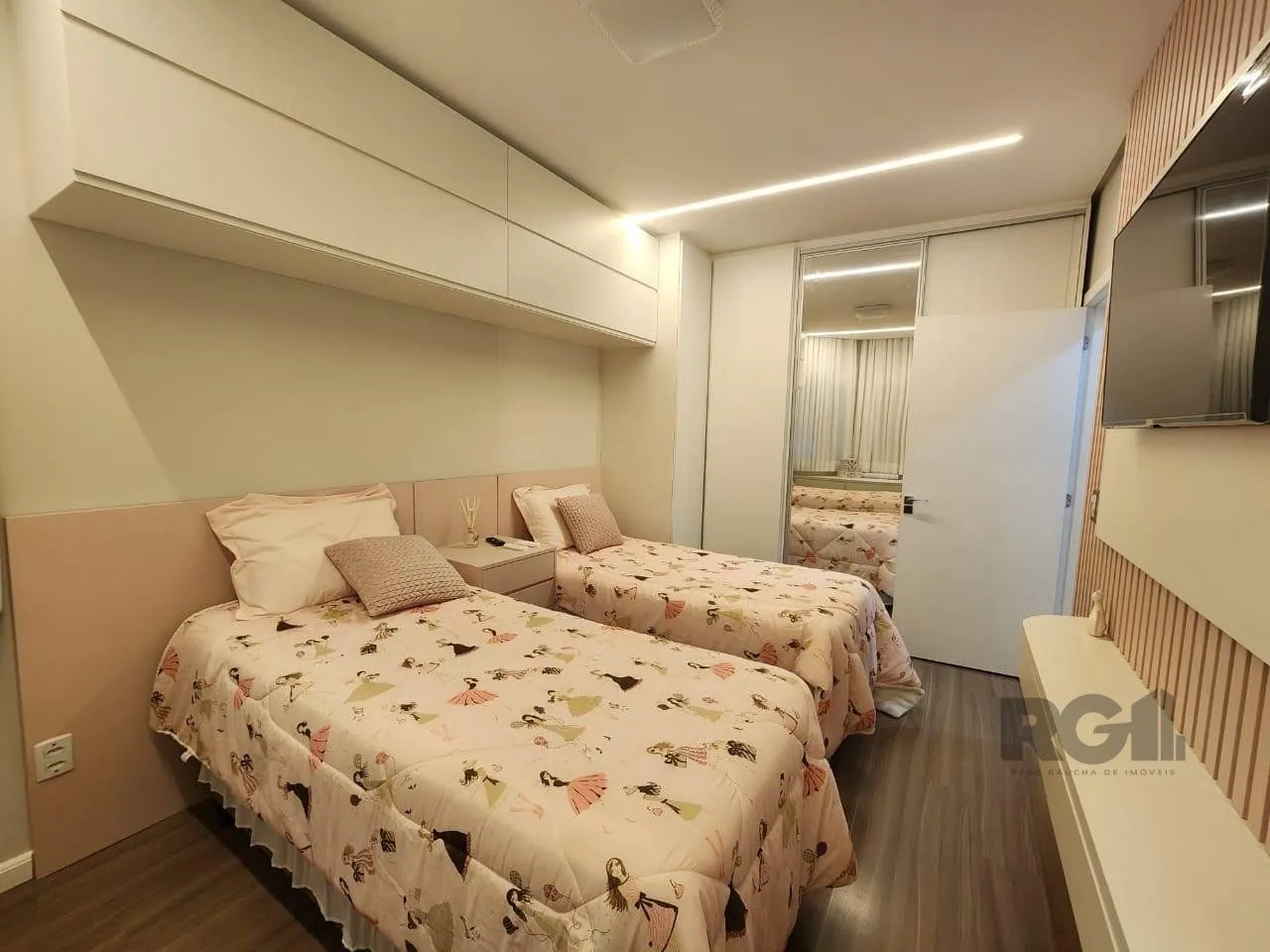 Imagem Casa em condomínio, 3 dorms, 1 suíte, 2 vagas bairro vale Ville