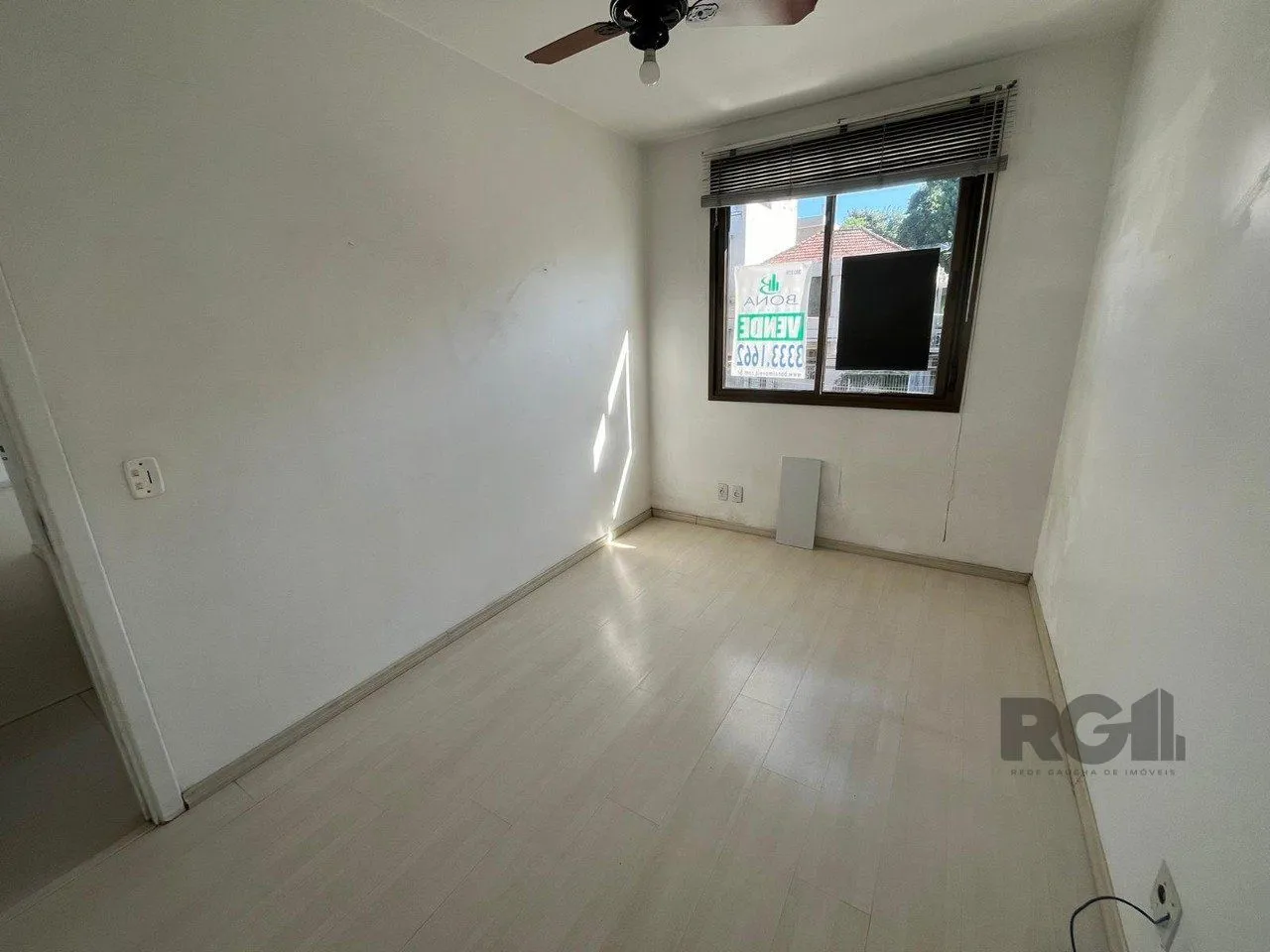 Imagem Apartamento de três quartos, suíte, churrasqueira e duas vagas de garagem (box duplo) no bairro Auxiliadora em Porto Alegre.
