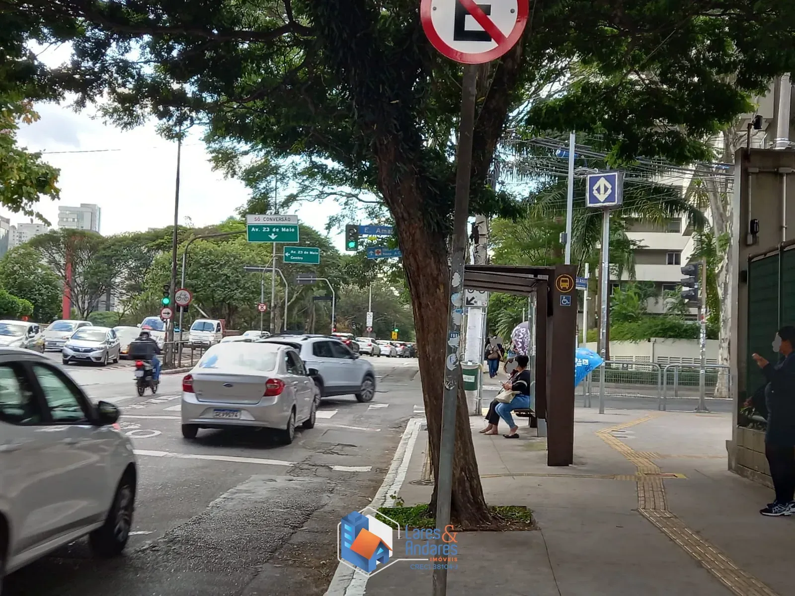 Imagem SALA À VENDA, COM 37M² 2 SALAS + RECEPÇÃO, 2 BANHEIROS, COM SACADA E VISTA DO NONO ANDAR, COM 1 VAGA EM FRENTE A ESTAÇÃO PARAISO DO METRÔ - VILA MARIANA