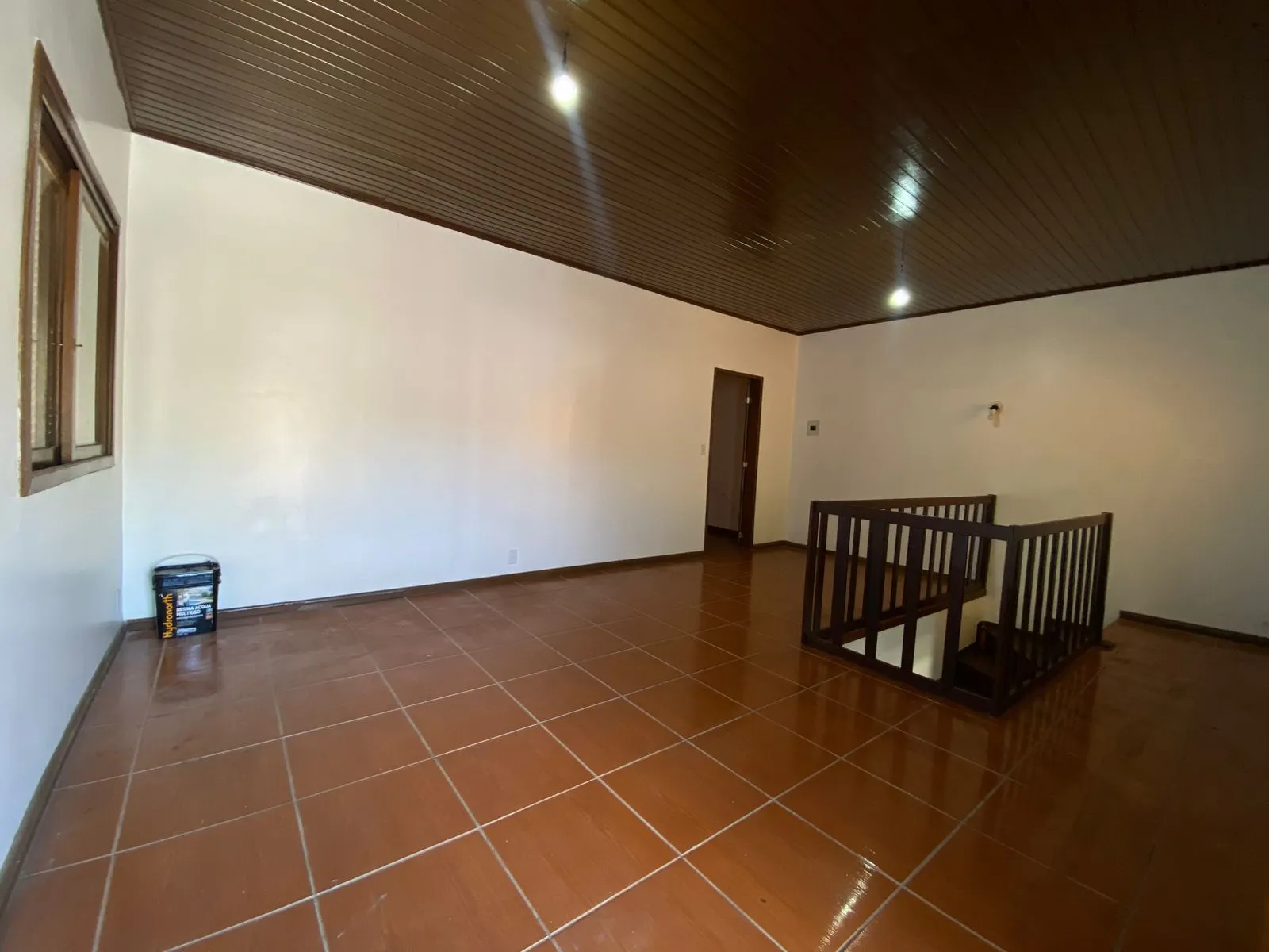 Imagem Casa de (3)três quartos, sendo uma suíte com duas vagas de garagem.