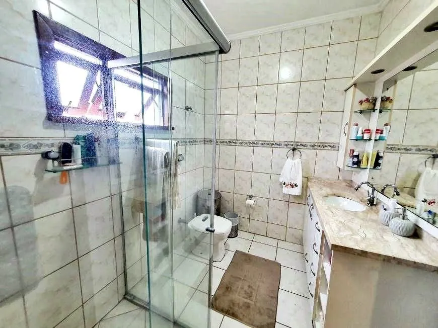 Imagem Casa à venda com 343m² I 5 Dormitórios I 2 suítes I Piscina - em Carianos Florianópolis
