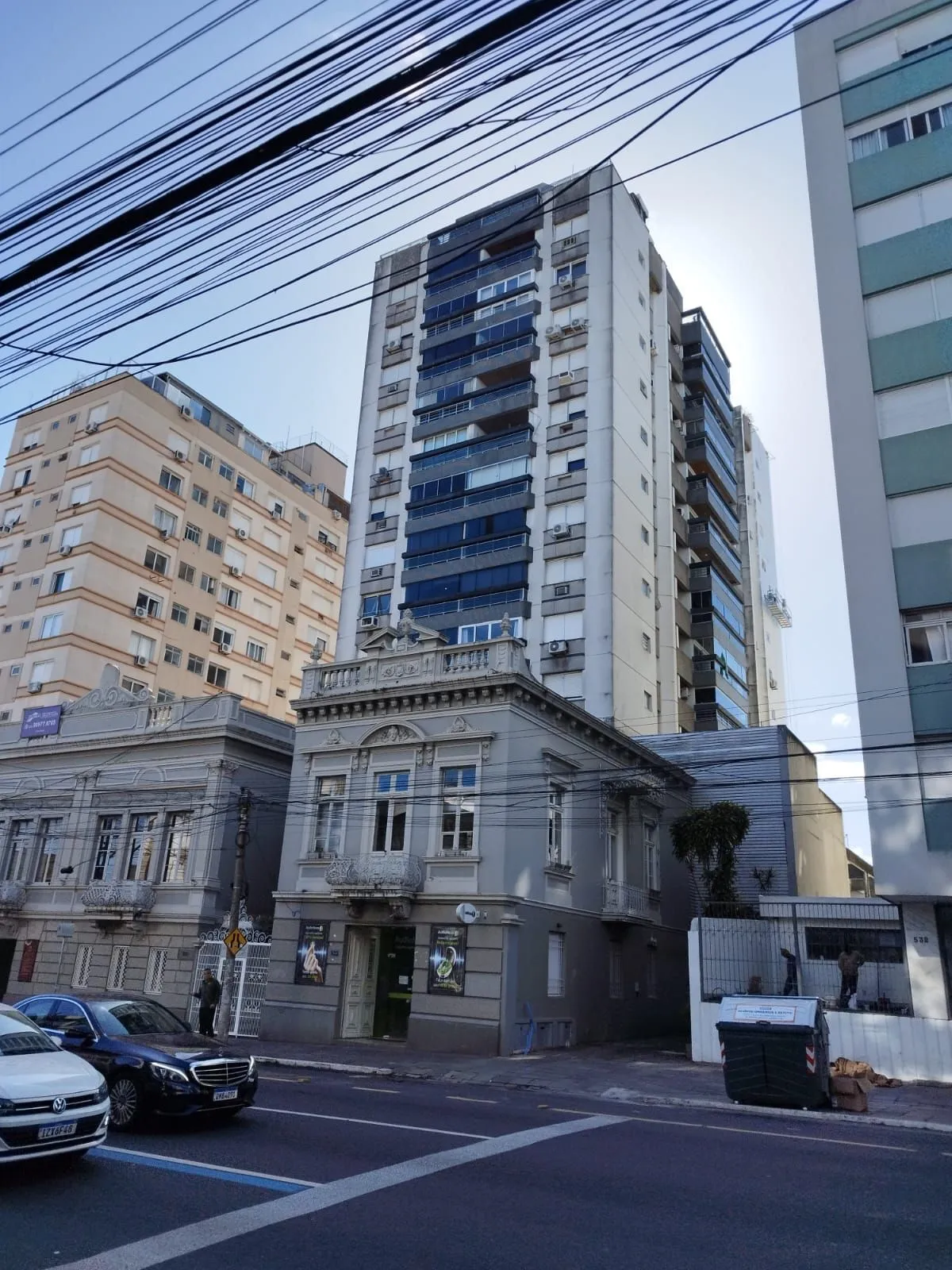 Apartamento 2 Dormitórios, 1 vaga Dupla de Garagem, Bairro Independência, Porto Alegre-RS