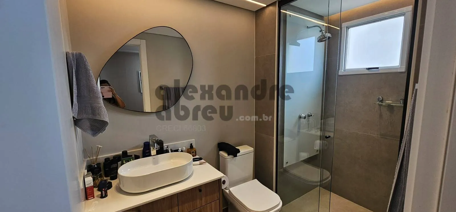 Imagem Apartamento a venda na região do portal do Morumbi, 3 suítes, 2 vagas.