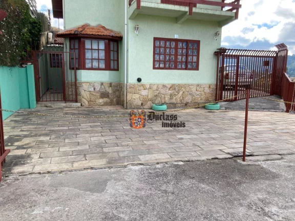 Imagem Sobrado com 4 dormitórios à venda, 259 m² por R$ 1.200.000,00 - Jardim Guararema - Campos do Jordão/SP